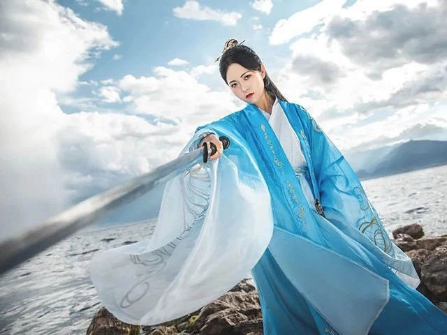 How Beautiful is Blue Hanfu in Traditional Chinese Hanfu