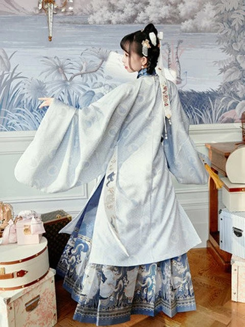 How Beautiful is Blue Hanfu in Traditional Chinese Hanfu