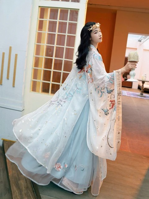 How Beautiful is Blue Hanfu in Traditional Chinese Hanfu