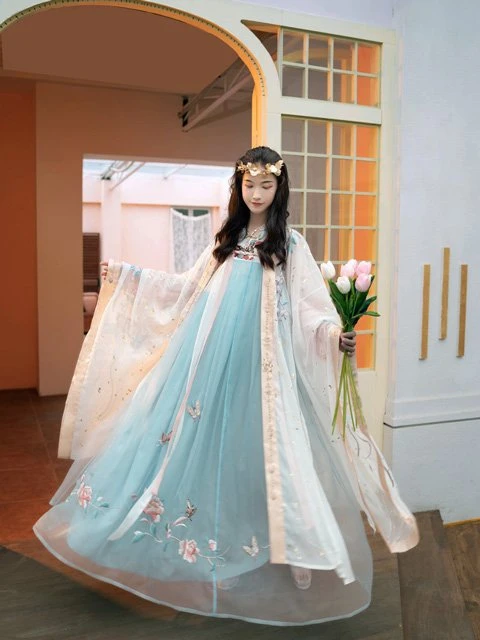 How Beautiful is Blue Hanfu in Traditional Chinese Hanfu