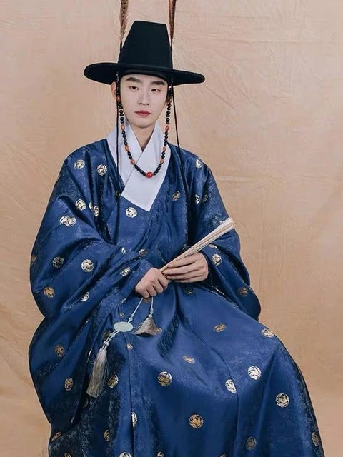 How Beautiful is Blue Hanfu in Traditional Chinese Hanfu