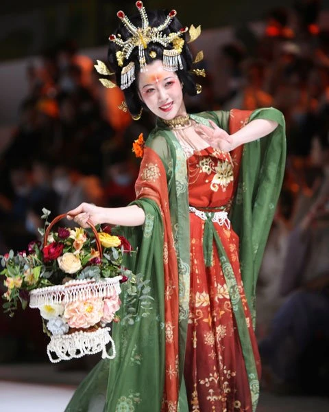 12 Latest Fashion Chinese Clothing Hanfu Styles in Runway
