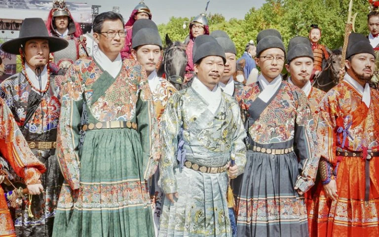 Ancient Chinese Robes for Men: Tieli & Yisan