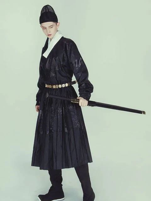 Ancient Chinese Robes for Men: Tieli & Yisan