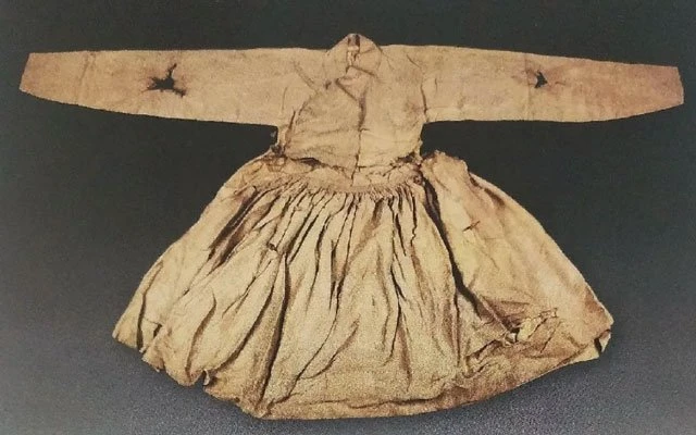 Ancient Chinese Robes for Men: Tieli & Yisan