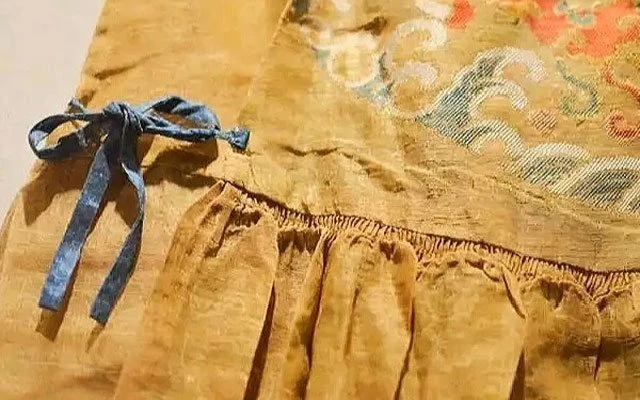 Ancient Chinese Robes for Men: Tieli & Yisan