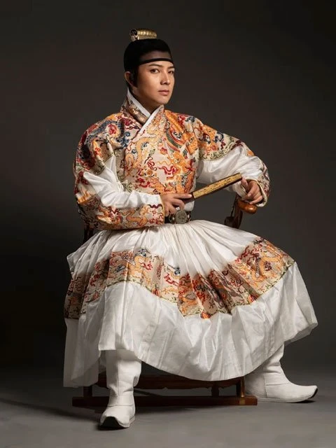 Ancient Chinese Robes for Men: Tieli & Yisan