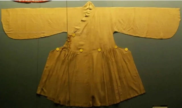 Ancient Chinese Robes for Men: Tieli & Yisan