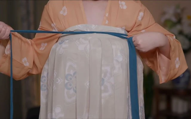 How to Wear Hanfu (2) - Tang Dynasty Qixiong Ruqun