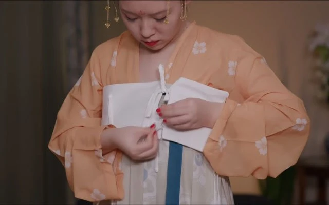 How to Wear Hanfu (2) - Tang Dynasty Qixiong Ruqun