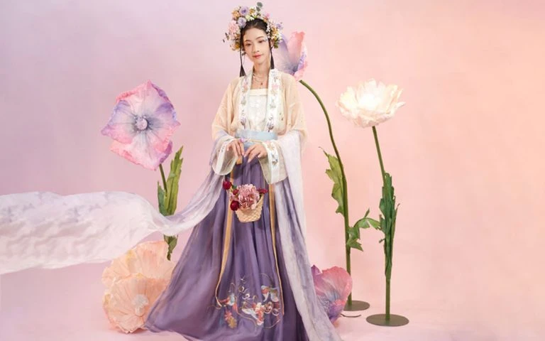 How to Wear Hanfu (2) – Tang Dynasty Qiyao Ruqun