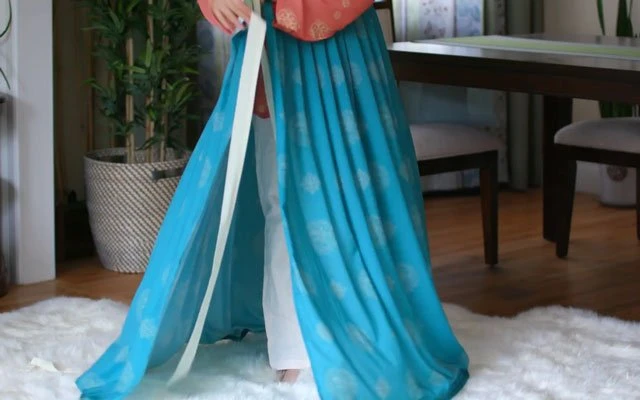 How to Wear Hanfu (2) – Tang Dynasty Qiyao Ruqun