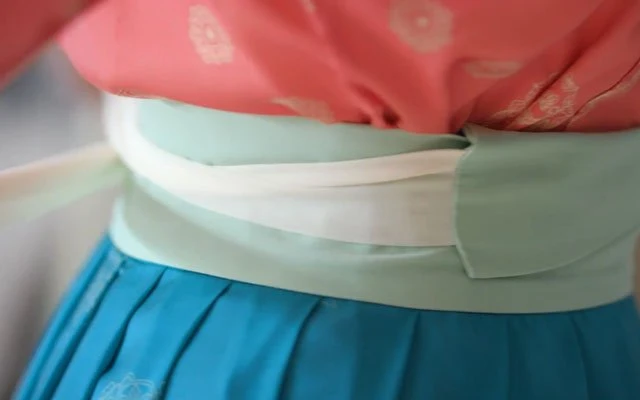 How to Wear Hanfu (2) – Tang Dynasty Qiyao Ruqun