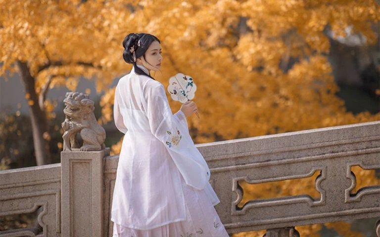 How to Wear Hanfu (7) – Ming Dynasty Sheer Fabric Shirt