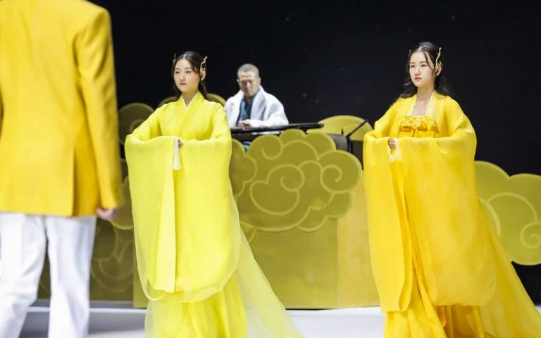 Traditional Hanfu in China Fashion Week 2020