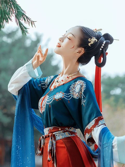 Why Ming Dynasty Hanfu Appropriate for Winter Wear?