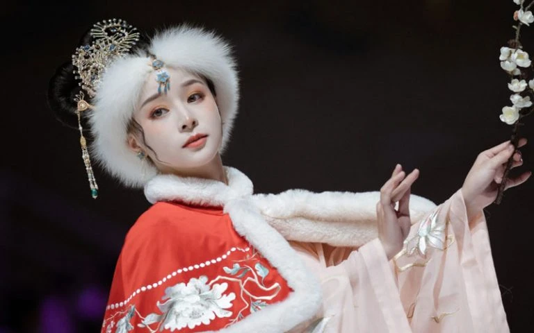 5 Hanfu Accessories for the Cold Winter - Warm & Adorable