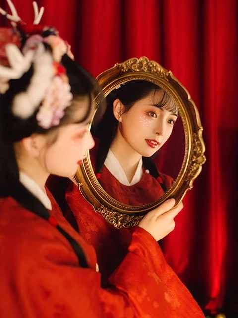 5 Sets of Graceful Hanfu Photos for Christmas