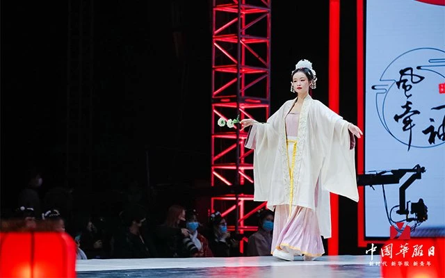 Live photos of Chinese National Costume Day on December 5