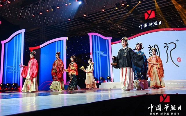 Live photos of Chinese National Costume Day on December 5