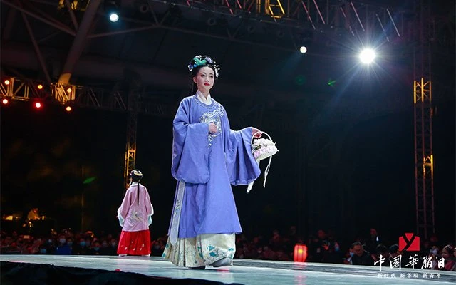 Live photos of Chinese National Costume Day on December 5