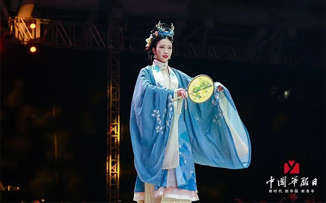 Live photos of Chinese National Costume Day on December 5