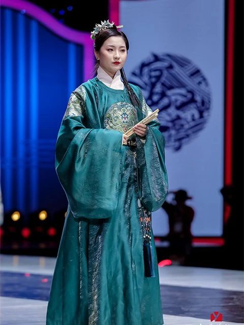 Live photos of Chinese National Costume Day on December 5