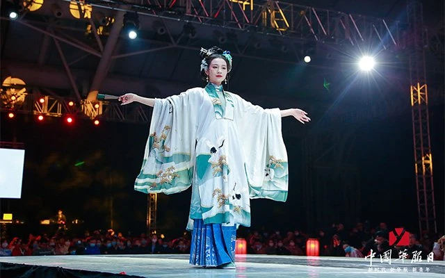 Live photos of Chinese National Costume Day on December 5