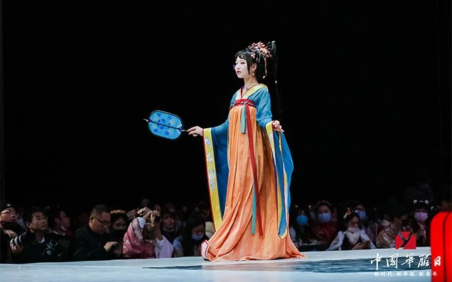 Live photos of Chinese National Costume Day on December 5