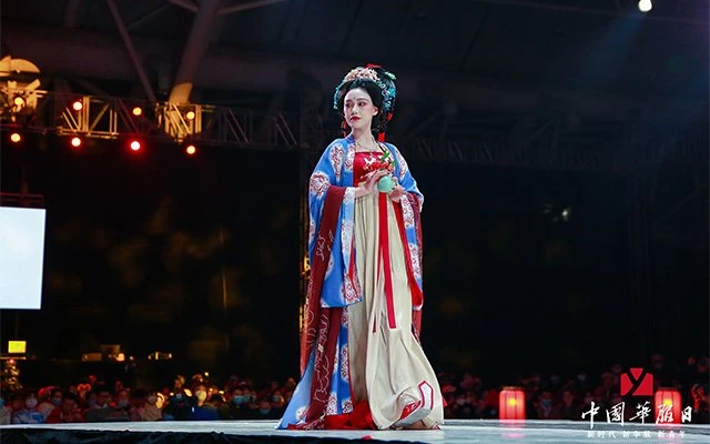 Live photos of Chinese National Costume Day on December 5