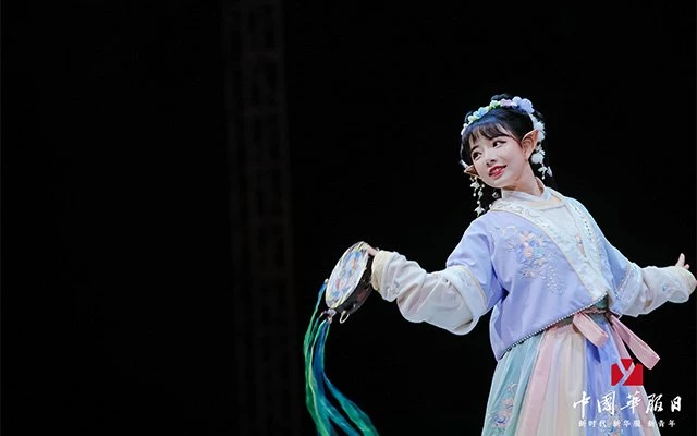 Live photos of Chinese National Costume Day on December 5