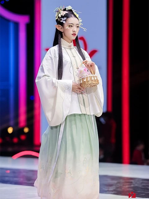 Live photos of Chinese National Costume Day on December 5
