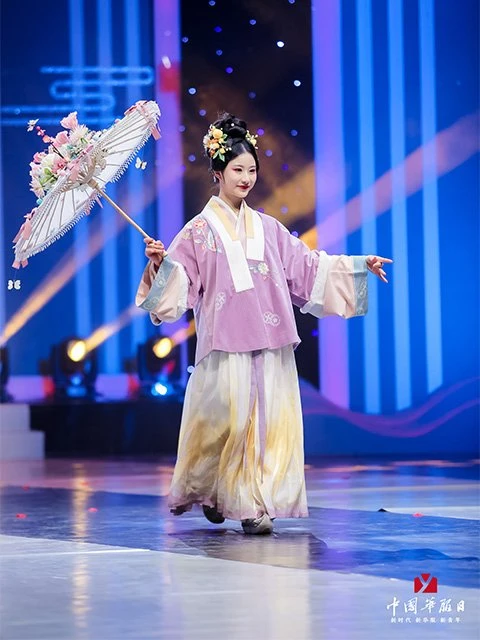 Live photos of Chinese National Costume Day on December 5