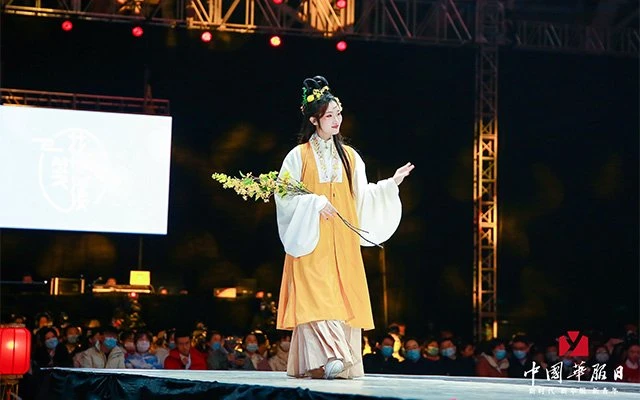 Live photos of Chinese National Costume Day on December 5