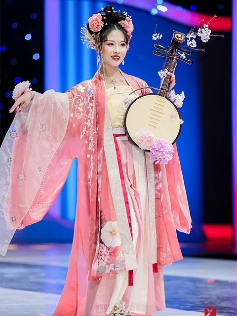 Live photos of Chinese National Costume Day on December 5