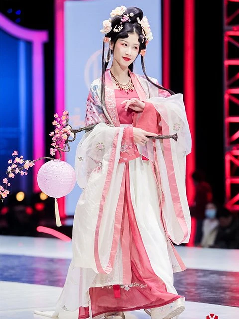 Live photos of Chinese National Costume Day on December 5