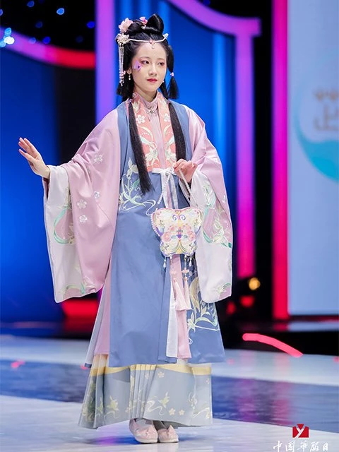 Live photos of Chinese National Costume Day on December 5