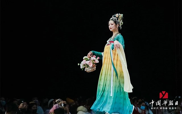 Live photos of Chinese National Costume Day on December 5
