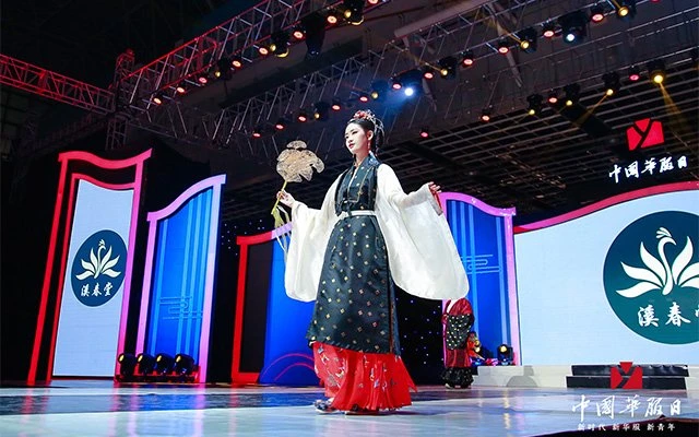Live photos of Chinese National Costume Day on December 5