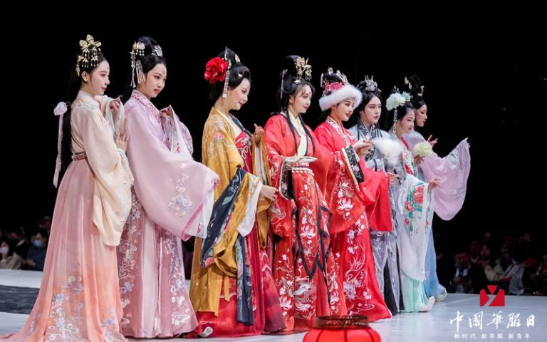 Live photos of Chinese National Costume Day on December 5
