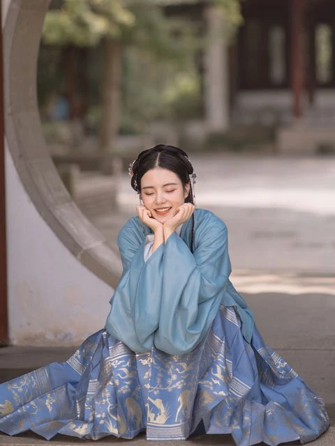 10 Traditional Chinese Colors & 4 Patterns Applied to Hanfu
