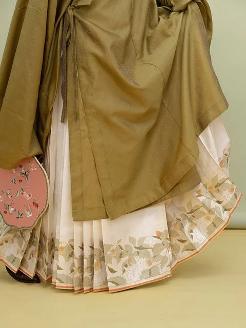 10 Traditional Chinese Colors & 4 Patterns Applied to Hanfu