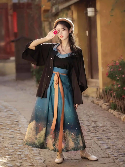 8 Examples of Common Fabrics Used in Hanfu Making