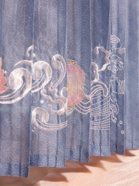 8 Examples of Common Fabrics Used in Hanfu Making