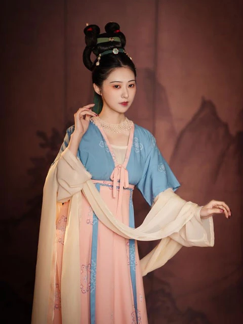 4 Stunning Tang Style Hanfu for Women That Look Pretty