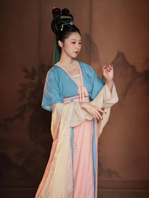 4 Stunning Tang Style Hanfu for Women That Look Pretty
