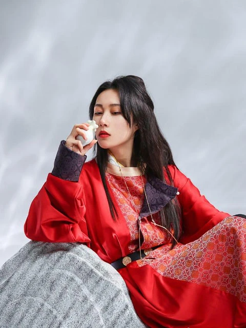 4 Stunning Tang Style Hanfu for Women That Look Pretty
