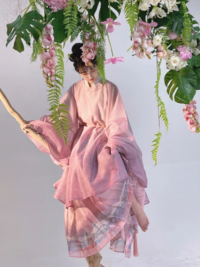 Pick a Gradient Color Hanfu for Your Spring!