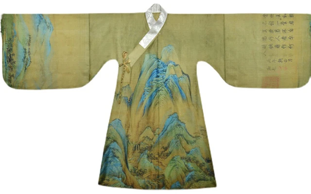 Pick a Gradient Color Hanfu for Your Spring!