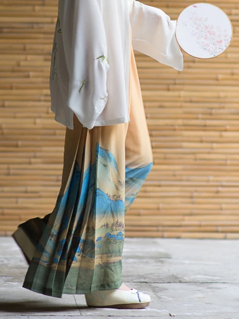 Pick a Gradient Color Hanfu for Your Spring!